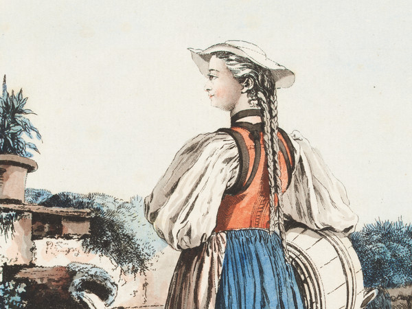 Figure féminine en pied vêtue du costume du canton de Berne, se tenant de dos devant une fontaine et portant un baquet de bois sous le bras droit