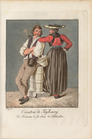 Homme en pied assis sur une brante à lait, femme en pied de dos, tous deux en costume fribourgeois